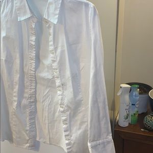 A women’s white dress shirt